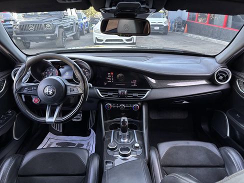 Used 2017 Alfa Romeo Giulia Quadrifoglio image 9
