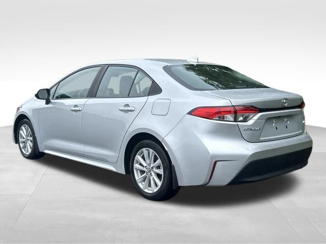 Used 2024 Toyota Corolla LE w/ LE Convenience Package FWD image 3
