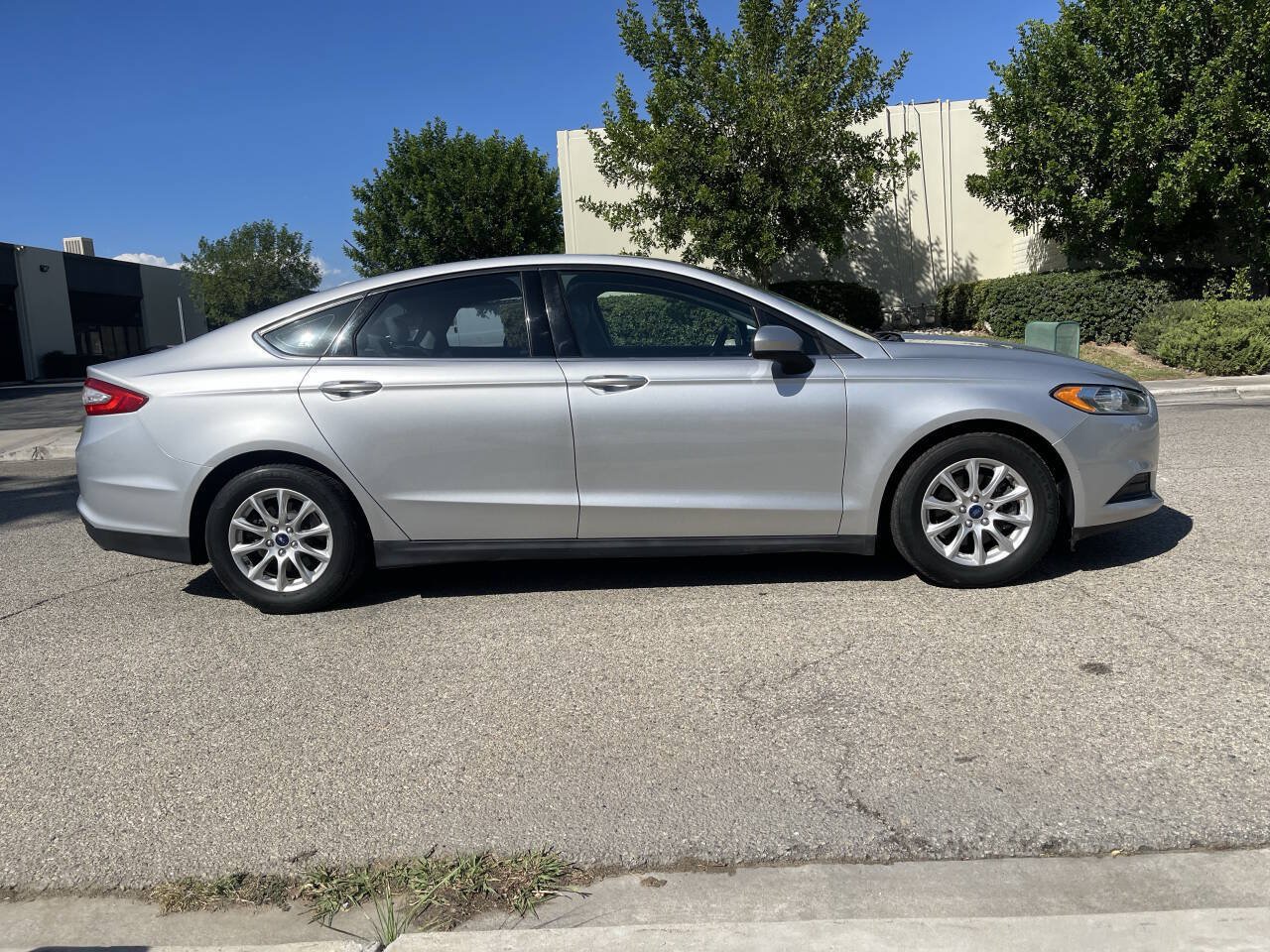 Used 2015 Ford Fusion S FWD image 9
