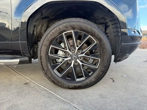 Used 2024 Lexus GX 550 w/ Accessory Package (Z1) image 34