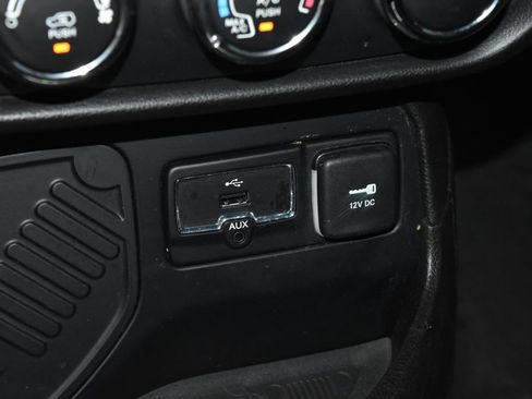 Used 2017 Jeep Renegade Sport w/ Power & Air Group FWD image 12