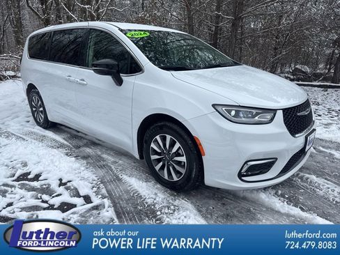 Used 2024 Chrysler Pacifica Select image 1