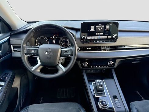 Used 2022 Mitsubishi Outlander SE image 25