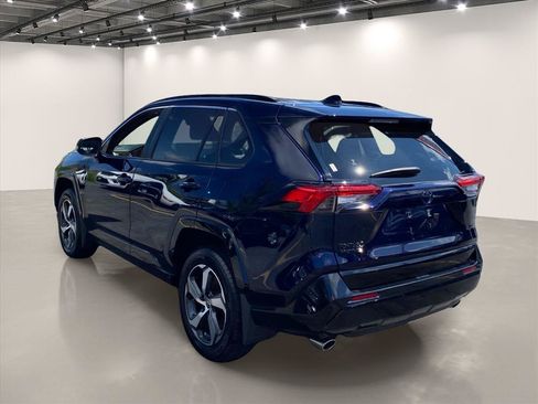 Used 2024 Toyota RAV4 SE w/ Weather & Moonroof Package AWD/4WD image 5