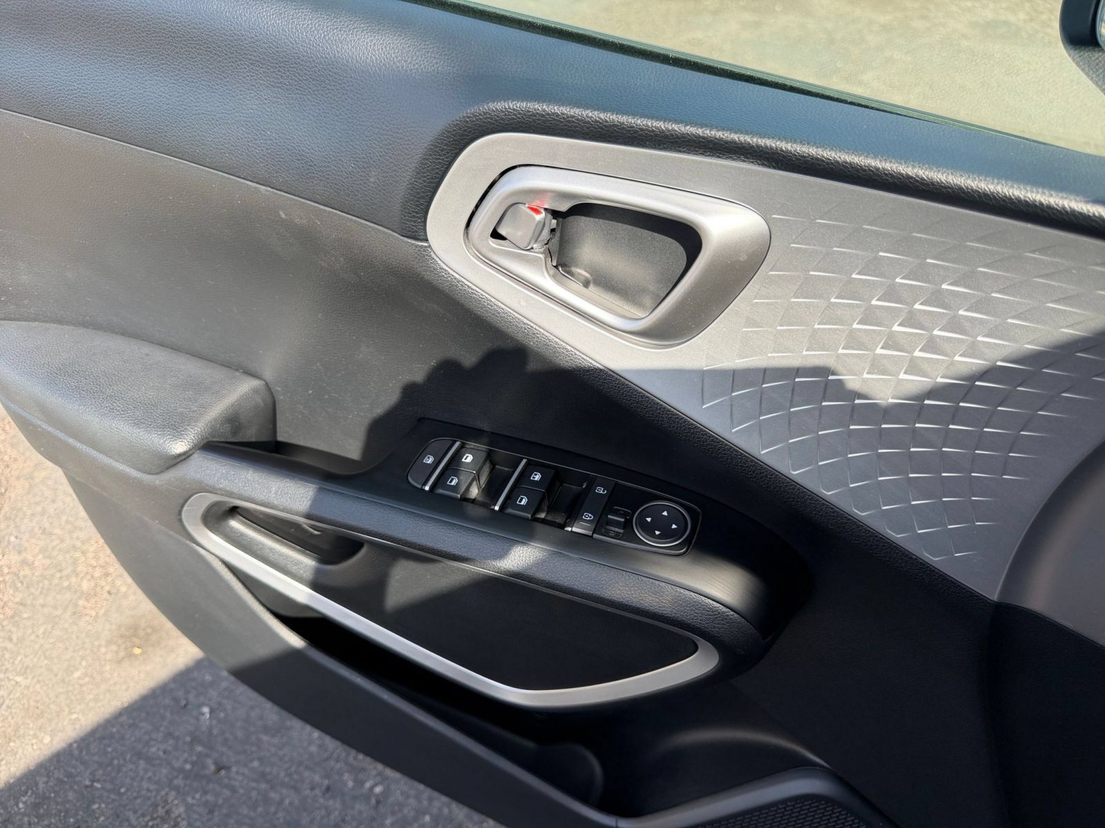 Used 2025 Kia Soul LX w/ LX Technology Package FWD image 18