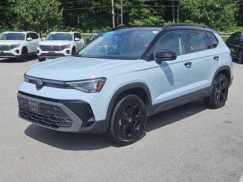 Certified 2025 Volkswagen Taos SE AWD/4WD image 24