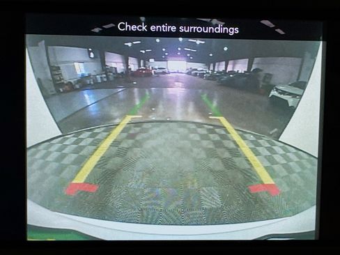 Used 2020 Chrysler Voyager L FWD image 17