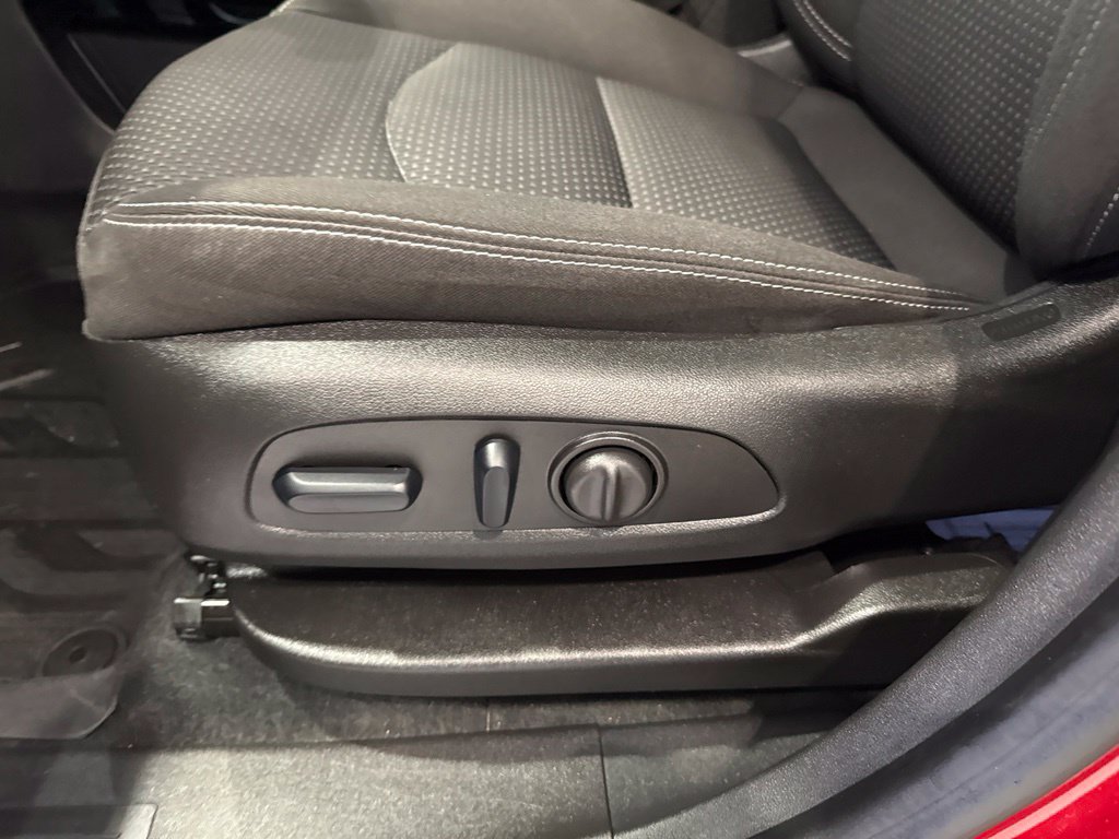 Used 2024 GMC Terrain SLE w/ Driver Convenience Package AWD/4WD image 27