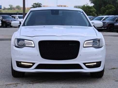Used 2022 Chrysler 300 Touring L AWD/4WD image 2