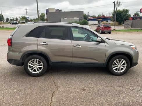 Used 2014 Kia Sorento LX w/ Premium Package FWD image 4