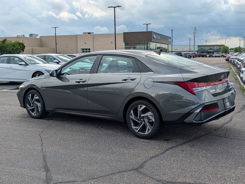 Used 2025 Hyundai Elantra Limited FWD image 3