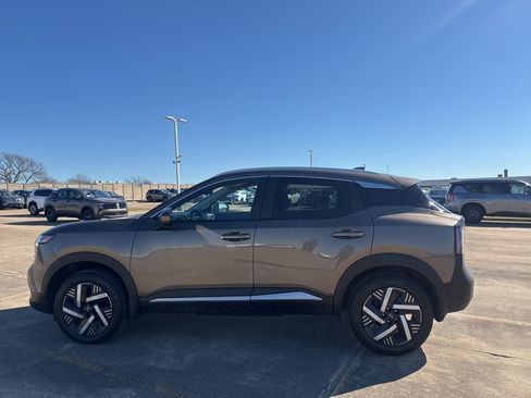 Certified 2025 Nissan Kicks SV w/ SV Premium Package image 7