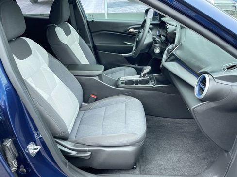 Used 2024 Chevrolet Trax LS w/ LS Convenience Package FWD image 26