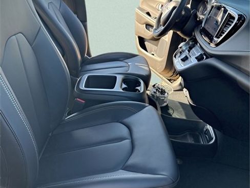 New 2026 Chrysler Pacifica Select image 22