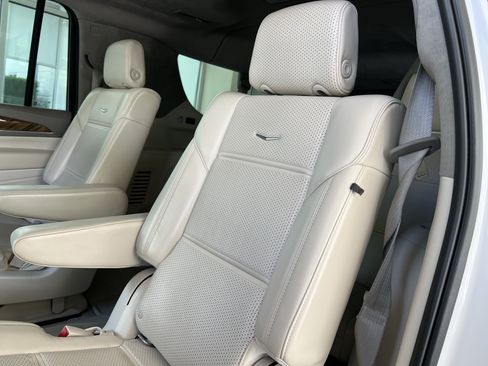 Used 2022 Cadillac Escalade ESV Premium Luxury Platinum w/ LPO, Floor Liner Package AWD/4WD image 32