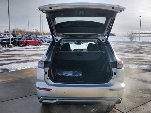 New 2026 Mitsubishi Outlander SE image 16