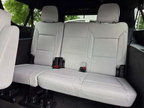 Used 2025 Chevrolet Suburban Premier AWD/4WD image 15