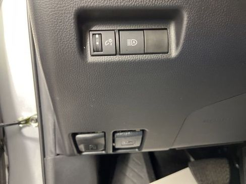 Used 2022 Toyota RAV4 XLE image 32