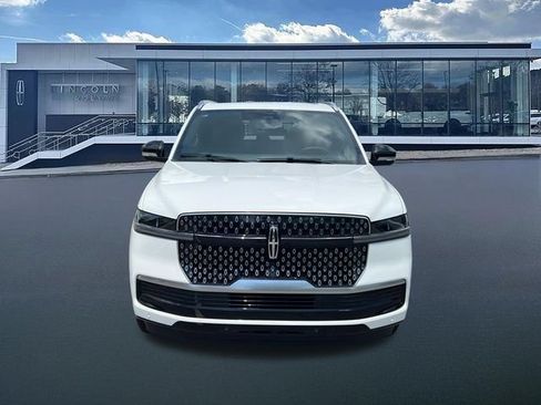 New 2027 Lincoln Navigator L Reserve AWD/4WD image 2