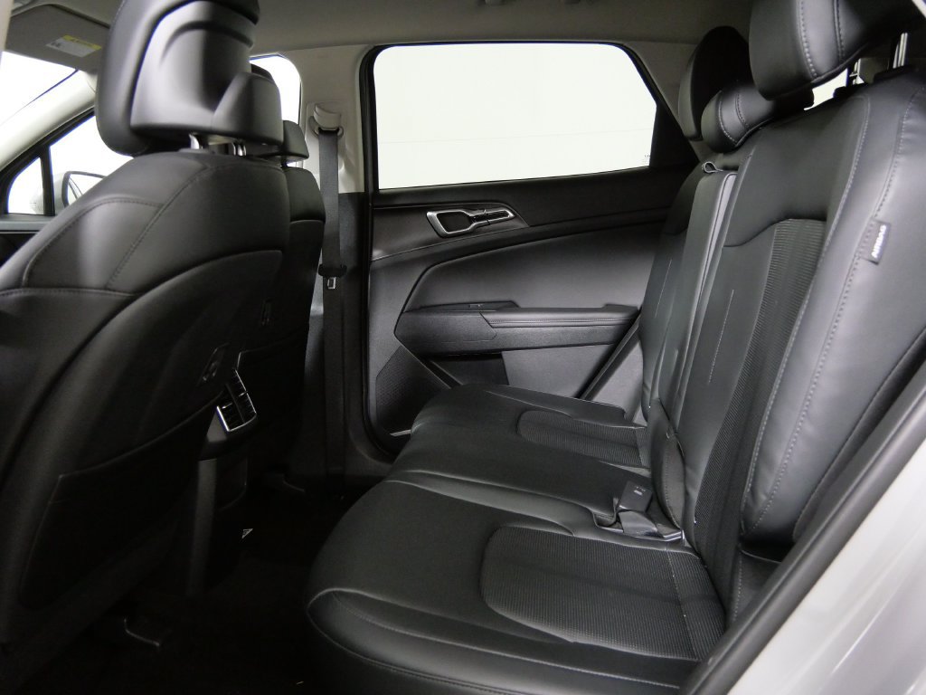 Used 2026 Kia Sportage EX FWD image 17