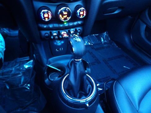 Used 2016 MINI Cooper 4-Door Hardtop image 24