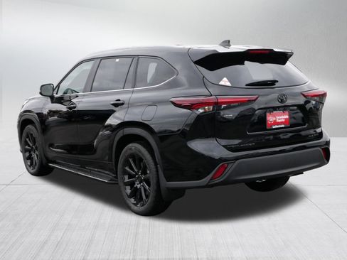 Certified 2026 Toyota Highlander XLE image 5