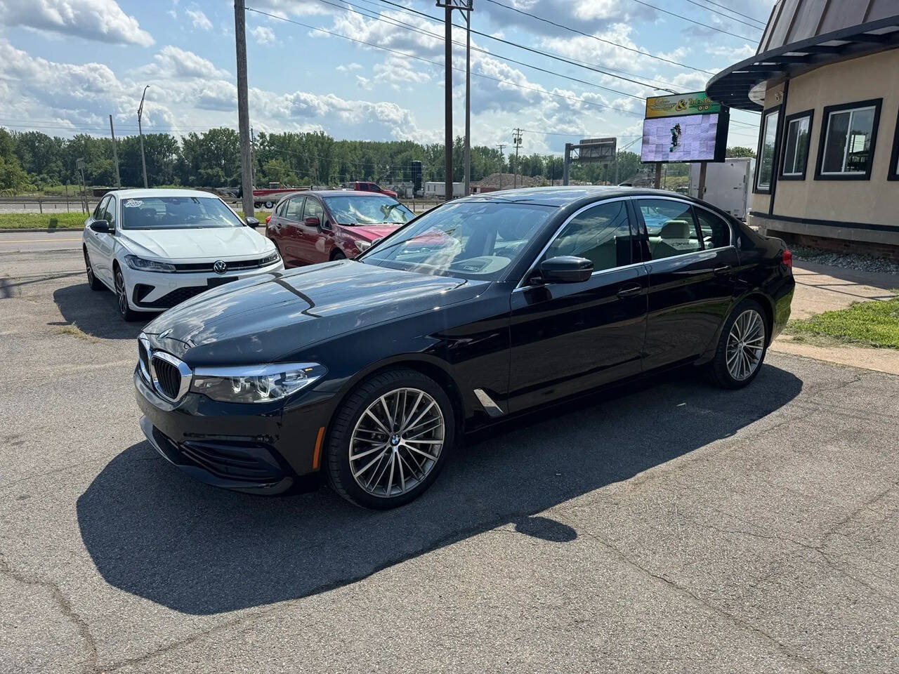 Used 2019 BMW 530i xDrive w/ Premium Package AWD/4WD image 3