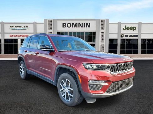Used 2024 Jeep Grand Cherokee Limited image 2