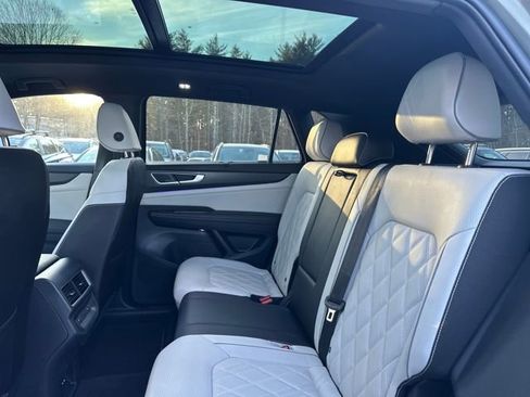 Used 2025 Volkswagen Atlas Cross Sport SEL Premium R-Line image 18