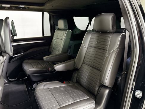Used 2025 Cadillac Escalade ESV V w/ LPO, ONYX Package image 27