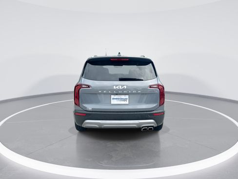 Used 2022 Kia Telluride EX w/ EX Premium Package FWD image 8