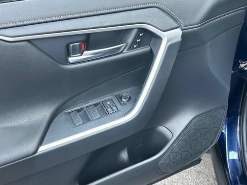 Used 2019 Toyota RAV4 Limited w/ Advanced Technology Package AWD/4WD image 17
