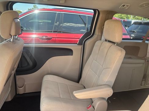 Used 2013 Dodge Grand Caravan SXT w/ UConnect Hands-Free Group FWD image 10