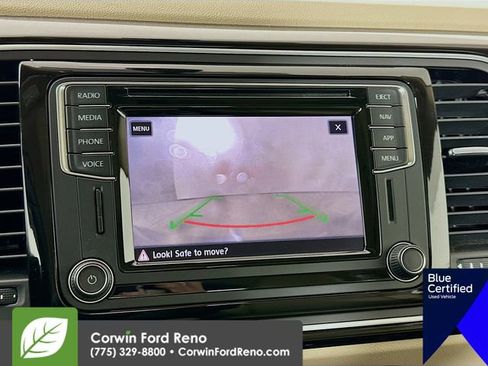 Used 2018 Volkswagen Beetle 2.0T SE w/ SE Premium Package image 18