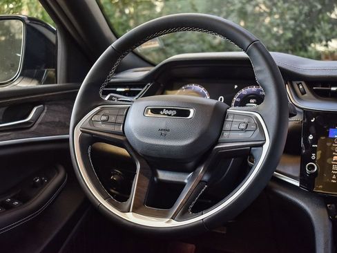 New 2026 Jeep Grand Cherokee Altitude image 15