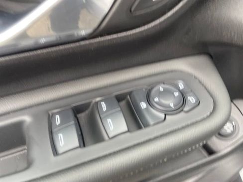 Used 2024 GMC Terrain SLT w/ Infotainment Package II image 12