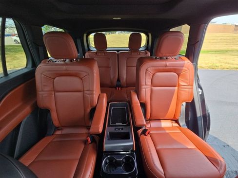 Used 2025 Lincoln Aviator Reserve AWD/4WD image 27