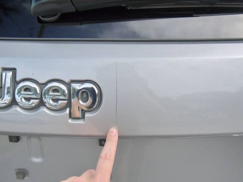 Used 2018 Jeep Grand Cherokee Limited image 33