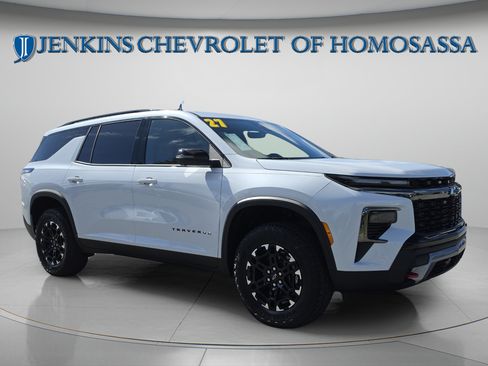 New 2027 Chevrolet Traverse Z71 w/ Driver Confidence Package AWD/4WD image 2