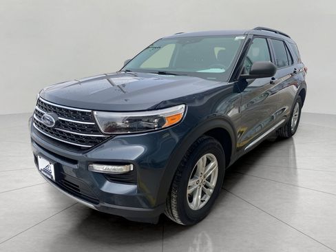 Used 2023 Ford Explorer XLT w/ Equipment Group 202A image 3