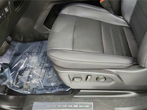 Used 2024 GMC Hummer EV 3X w/ LPO, Illumination Package image 32