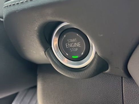 Used 2025 Chevrolet Suburban Z71 AWD/4WD image 25