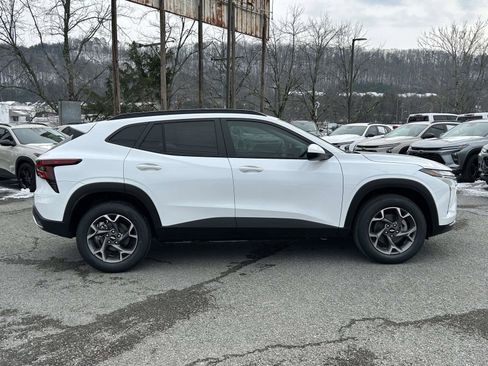 New 2026 Chevrolet Trax LT w/ Driver Confidence Package image 2