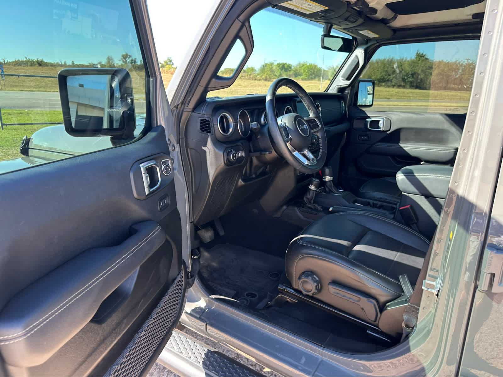 Used 2022 Jeep Gladiator Overland w/ Popular Equipment Package AWD/4WD image 13
