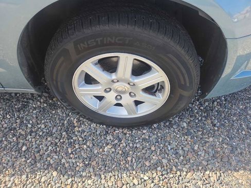 Used 2010 Chrysler Town & Country Touring FWD image 22