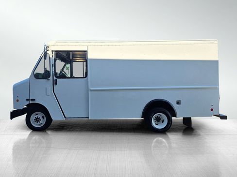 Used 2017 Ford E-350 and Econoline 350 Super Duty w/ A/C Prep Package image 5