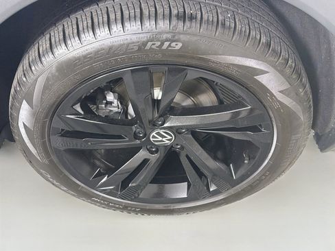 Used 2023 Volkswagen Tiguan SE R-Line FWD image 11