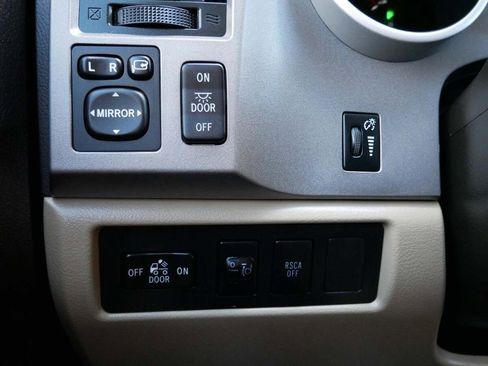 Used 2010 Toyota Tundra Limited image 22