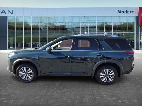 Certified 2025 Nissan Pathfinder SL image 8