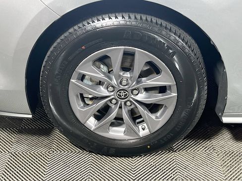Certified 2024 Toyota Sienna XLE FWD image 29